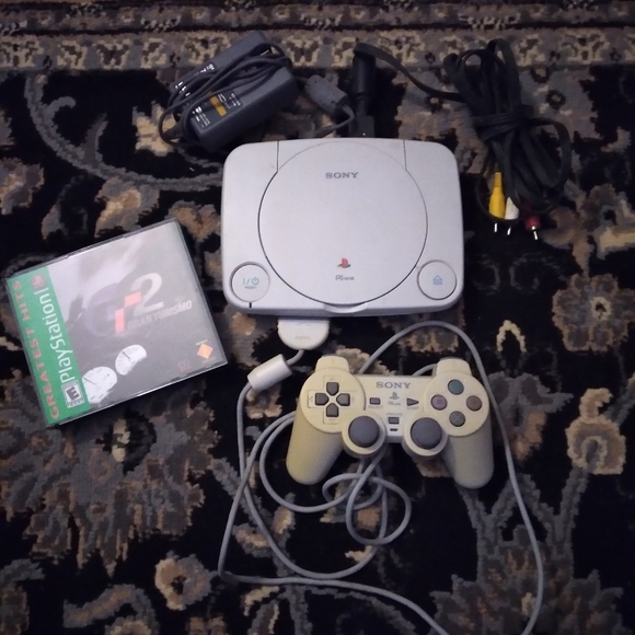 Sony PSone Mini Console with original controller and cables +FREE game - Picture 5 of 5